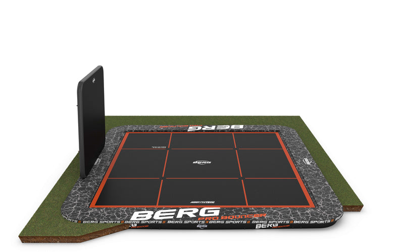 BERG SPORTS Ultim Pro Bouncer FlatGround 500 x 500 Grey + AeroWall