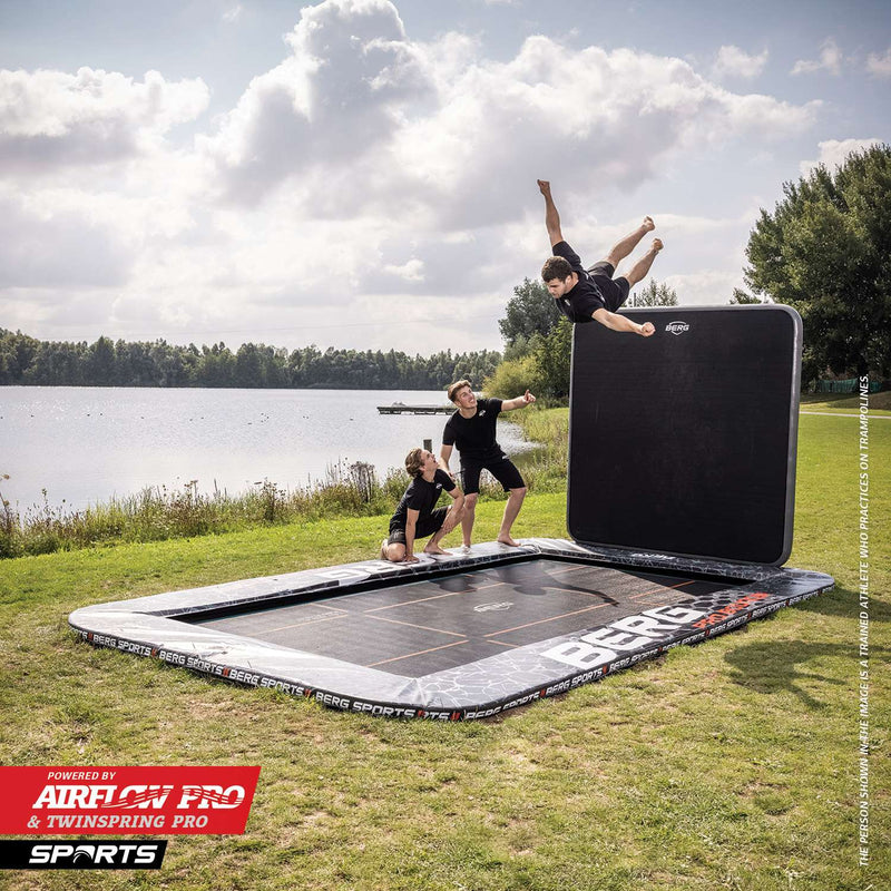 BERG SPORTS Ultim Pro Bouncer FlatGround 500 x 500 Grey + AeroWall